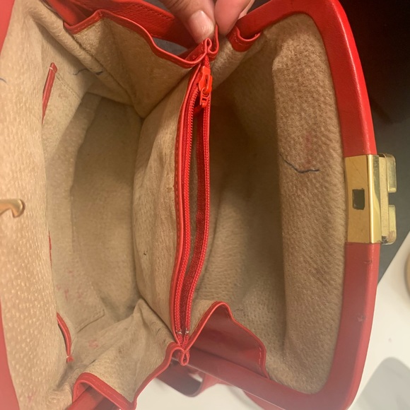Authentic Vintage Red HCL Crossbody Bag - Picture 5 of 6